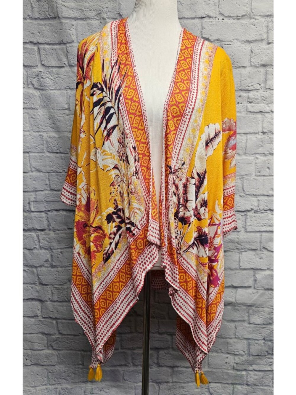 NWT NWD VINCE CAMUTO FLORAL MARIGOLD TASSEL COVER UP KIMONO ONE SIZE LAYER TOP